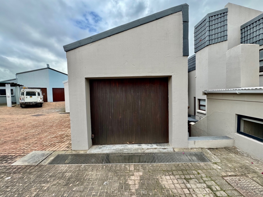 To Let 3 Bedroom Property for Rent in Stilbaai Wes Western Cape
